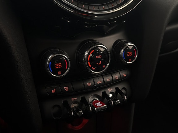 MINI Cooper 17 of 29