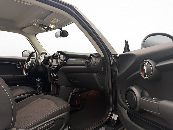 MINI Cooper 21 of 29