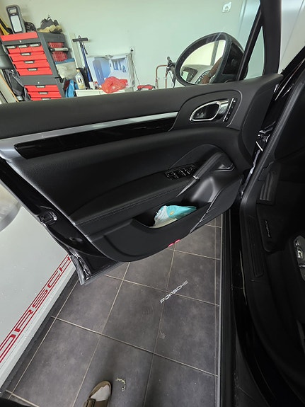 Porsche Cayenne 7 of 8