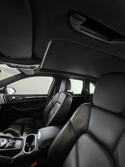 Porsche Cayenne 5 of 8