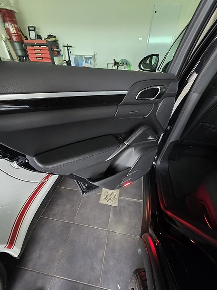 Porsche Cayenne 8 of 8