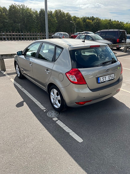 Kia Ceed 4 of 11