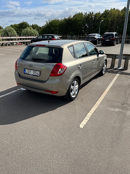 Kia Ceed 3 of 11