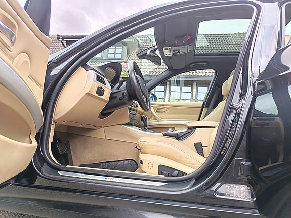 BMW 330d 10 of 10