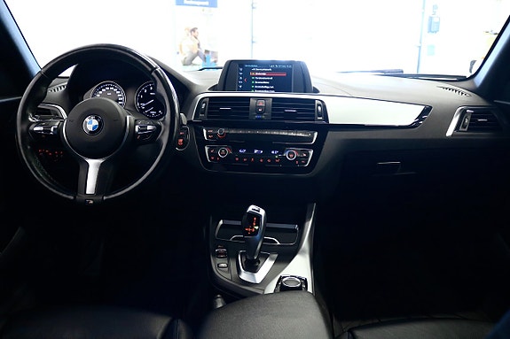 BMW 118i 10 of 23