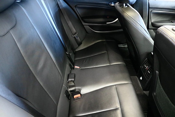BMW 118i 9 of 23