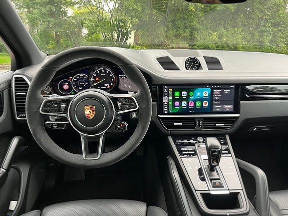 Porsche Cayenne 9 of 13