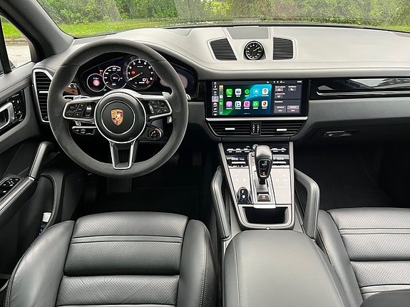 Porsche Cayenne 10 of 13