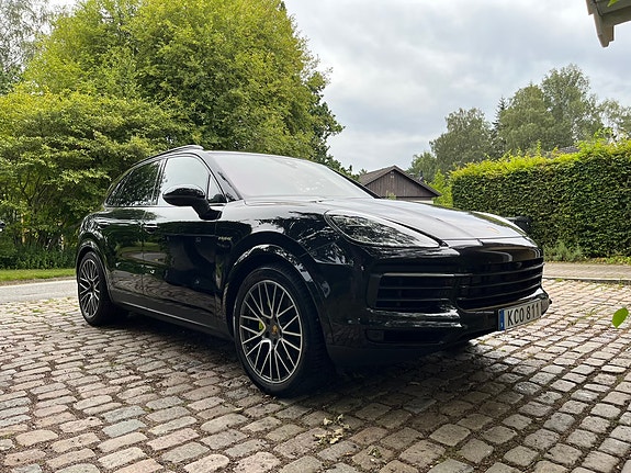Porsche Cayenne 3 of 13