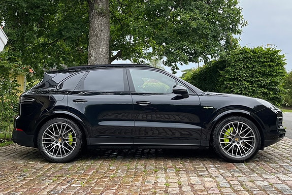 Porsche Cayenne 4 of 13