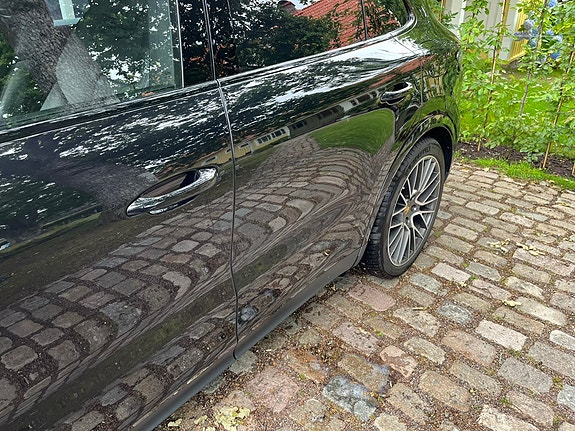 Porsche Cayenne 7 of 13