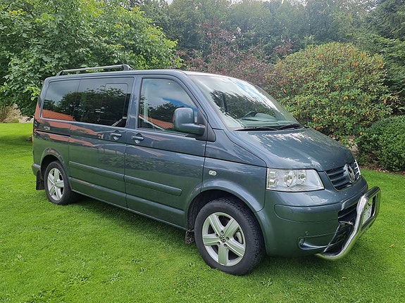 Volkswagen Multivan 2 of 10