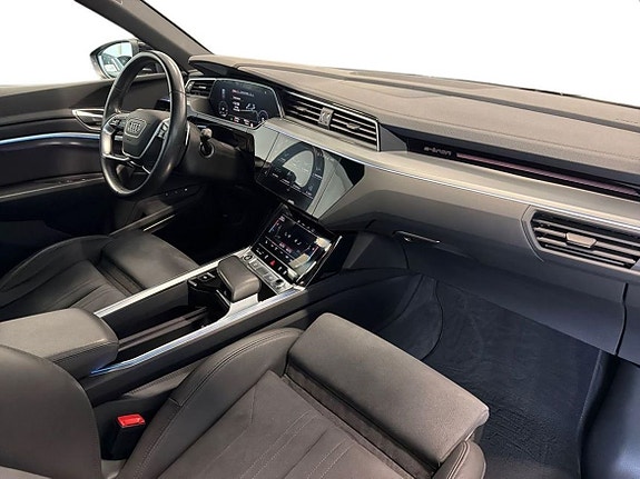 Audi e-tron 10 of 23