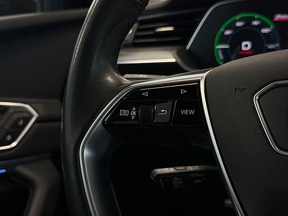 Audi e-tron 14 of 23