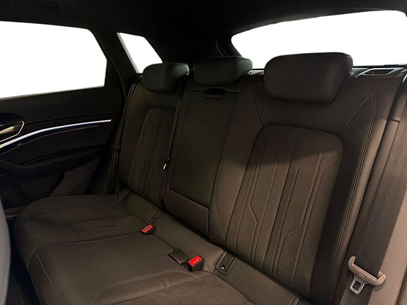 Audi e-tron 22 of 23