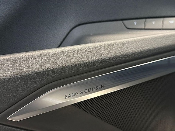 Audi e-tron 12 of 23