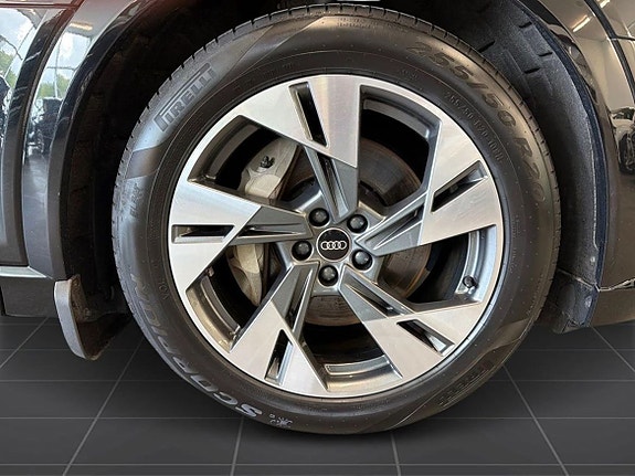 Audi e-tron 7 of 23