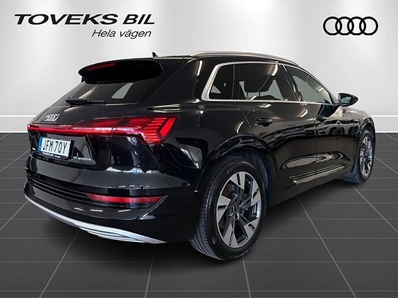 Audi e-tron 4 of 23