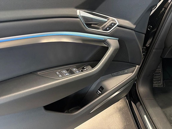Audi e-tron 17 of 23