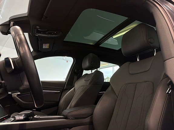 Audi e-tron 11 of 23