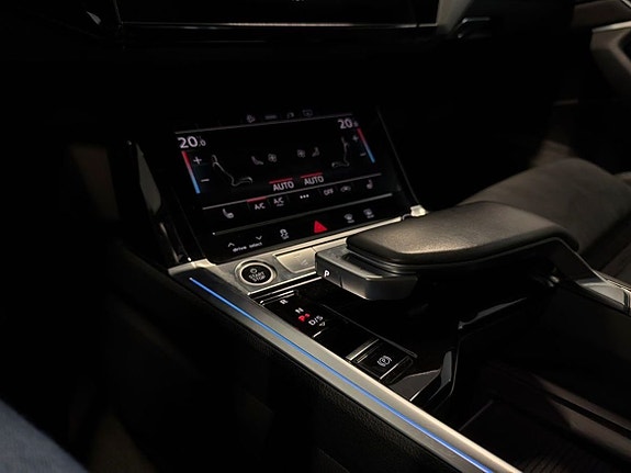 Audi e-tron 16 of 23