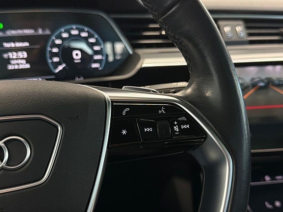 Audi e-tron 15 of 23
