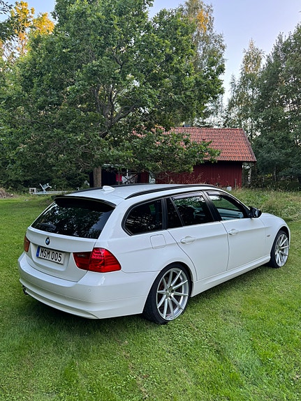 BMW 320d 3 of 8