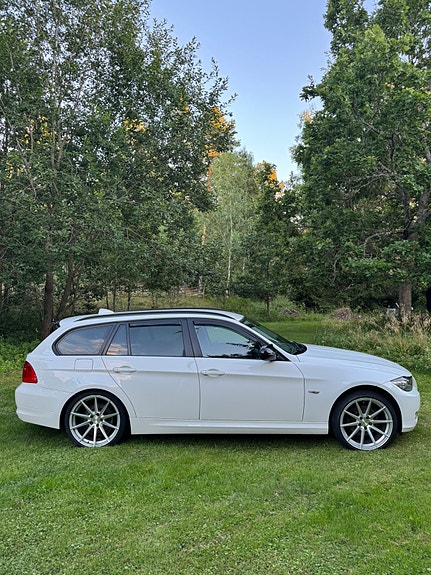 BMW 320d 2 of 8