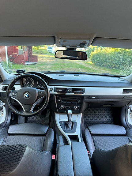 BMW 320d 4 of 8