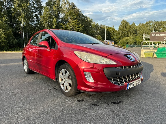 Peugeot 308 2 of 6