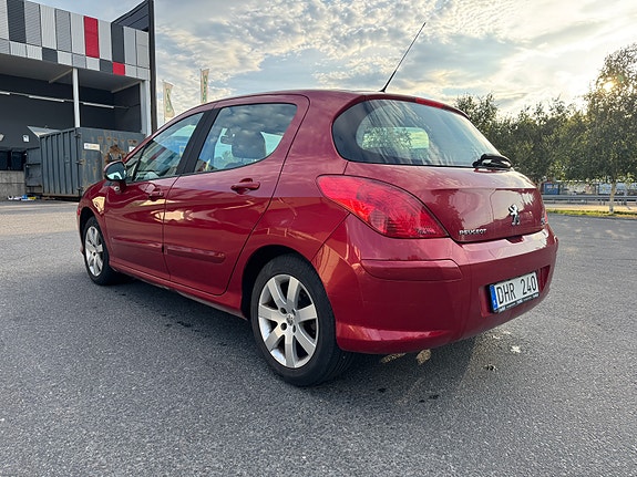Peugeot 308 4 of 6