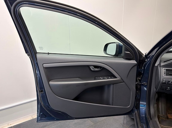Volvo V70 12 of 27