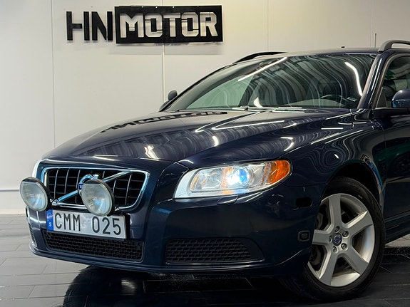 Volvo V70 2 of 27