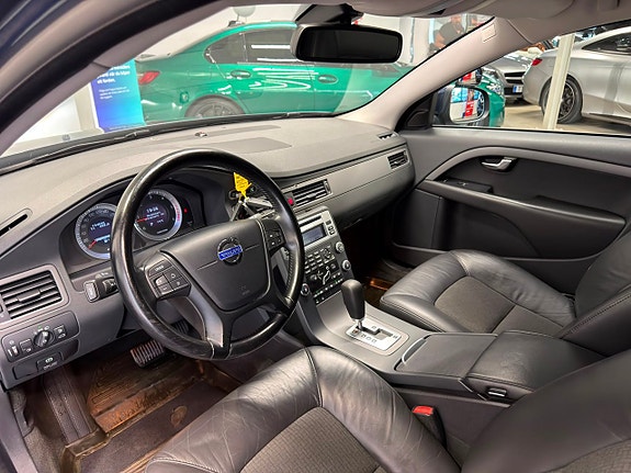 Volvo V70 11 of 27