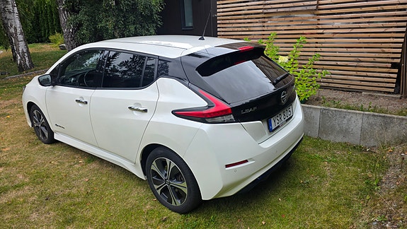 Nissan Leaf 2 of 4