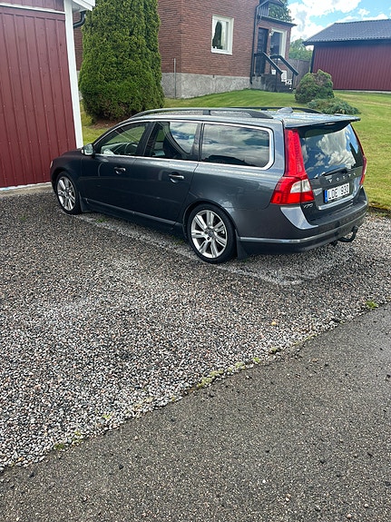 Volvo V70 4 of 6