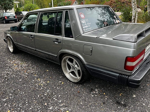 Volvo 740 3 of 9