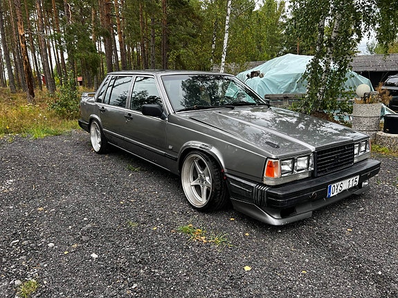 Volvo 740 2 of 9