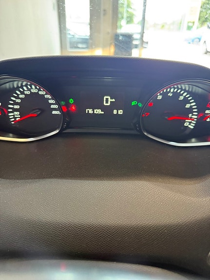 Peugeot 308 SW 11 of 12