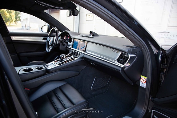 Porsche Panamera Turbo 14 of 24