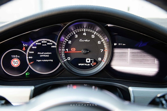 Porsche Panamera Turbo 11 of 24