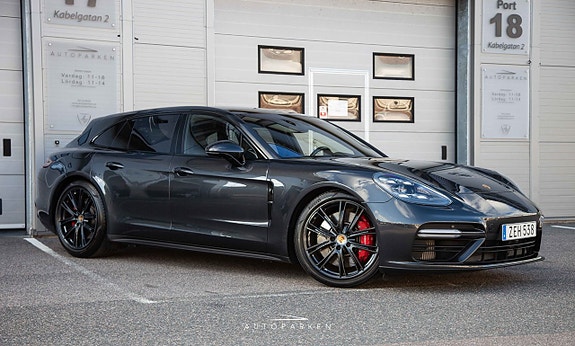 Porsche Panamera Turbo 2 of 24