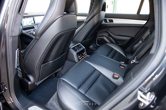 Porsche Panamera Turbo 16 of 24