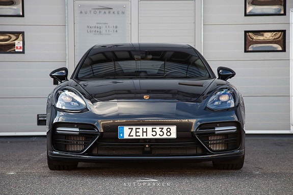 Porsche Panamera Turbo 3 of 24