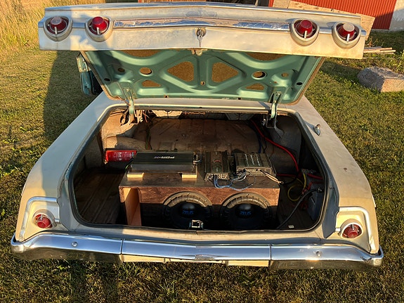 Chevrolet Impala 10 of 14