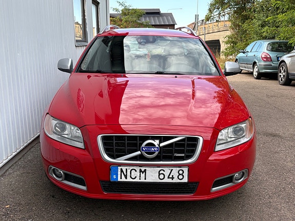 Volvo V70 3 of 17