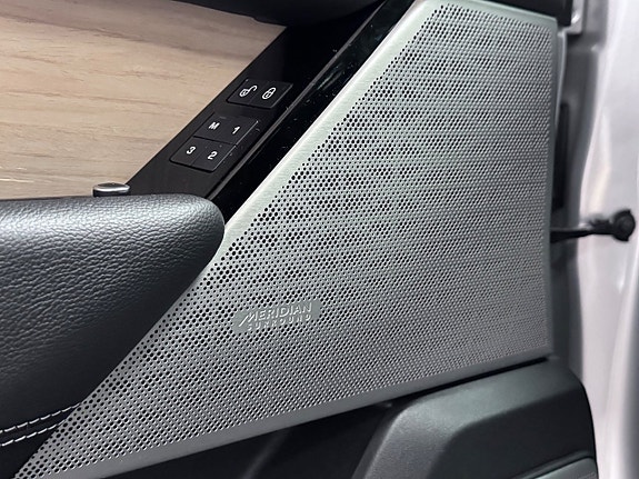 Land Rover Range Rover Velar 24 of 30