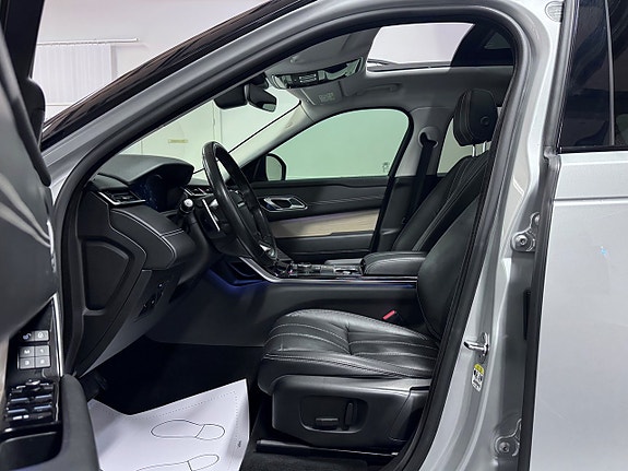 Land Rover Range Rover Velar 13 of 30