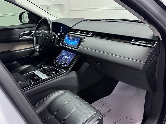 Land Rover Range Rover Velar 15 of 30