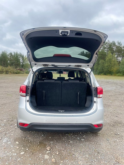 Kia Carens 7 of 8